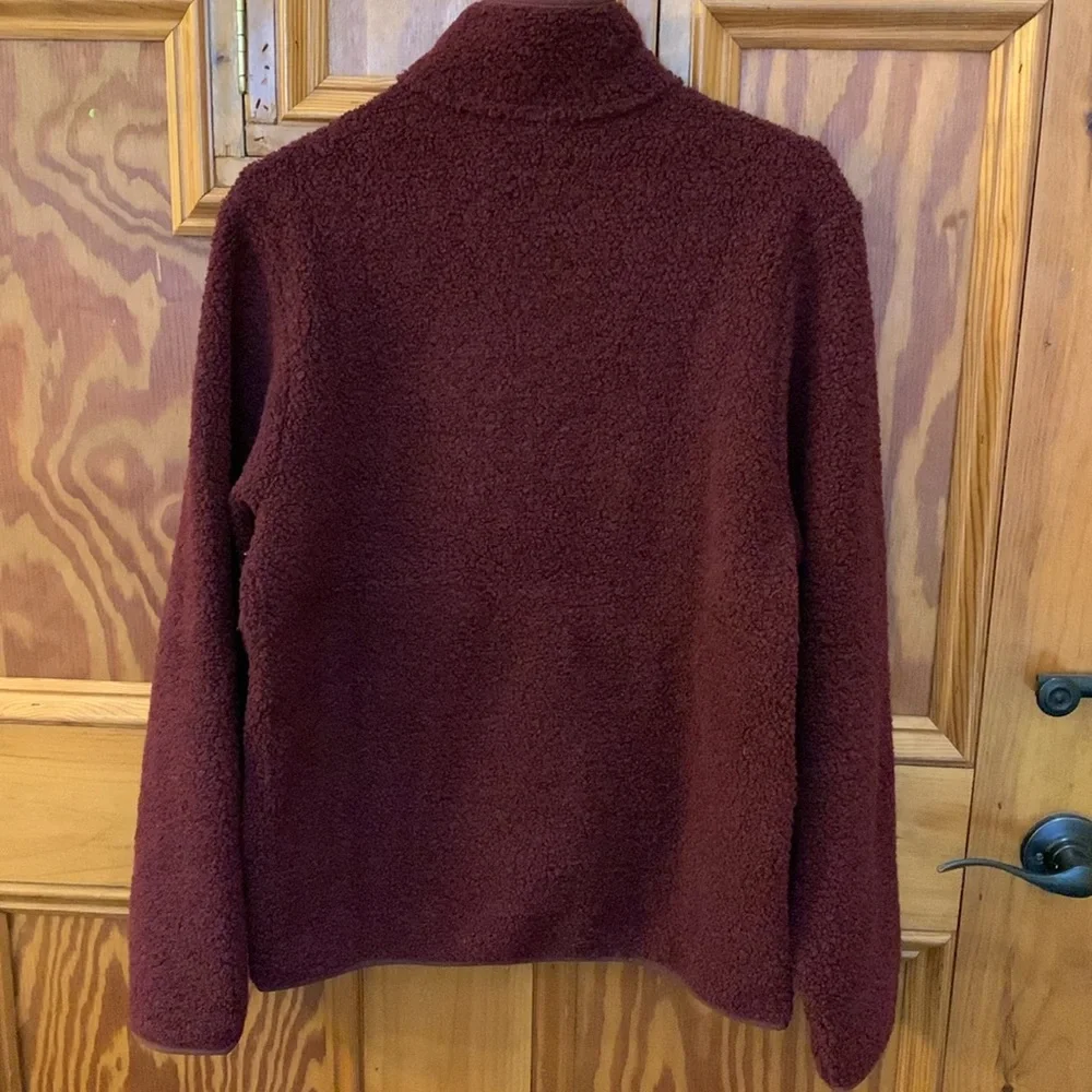 NWT Patagonia reclaimed fleece pull over in dark ruby - Picture 5 of 6
